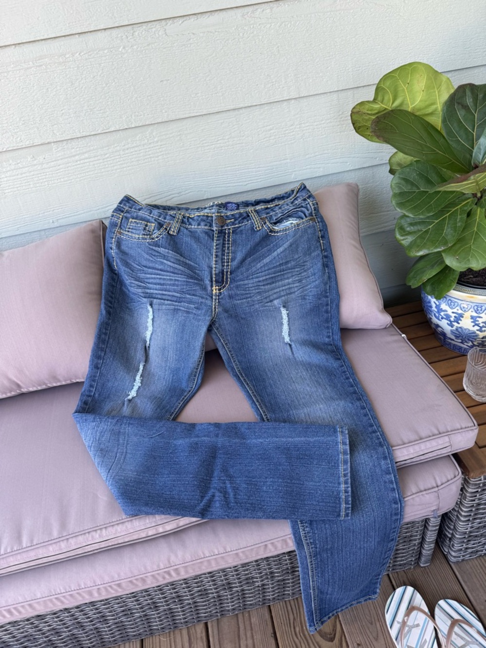 Women’s Blue Distressed Stretch Jeans